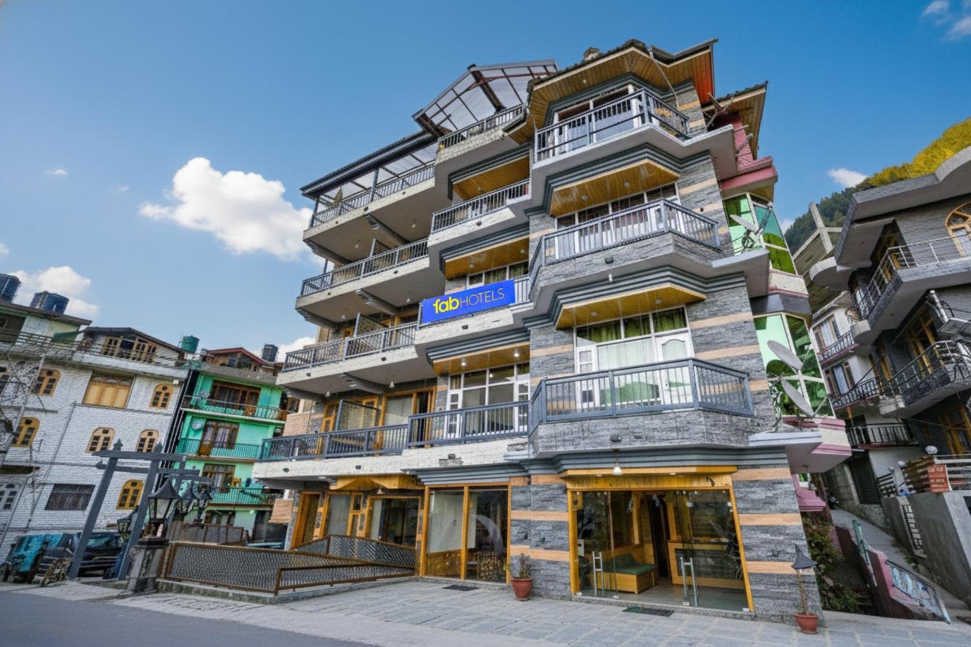 Fabhotel Rigzin Nest Cottage, Manali
